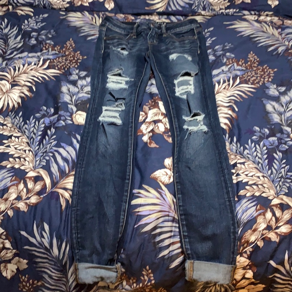 Distressed skinny jeans